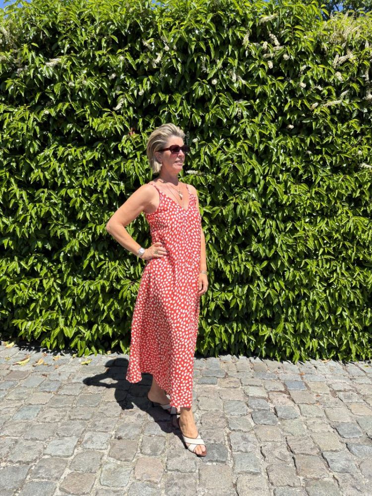 Poppy red dots for summer
