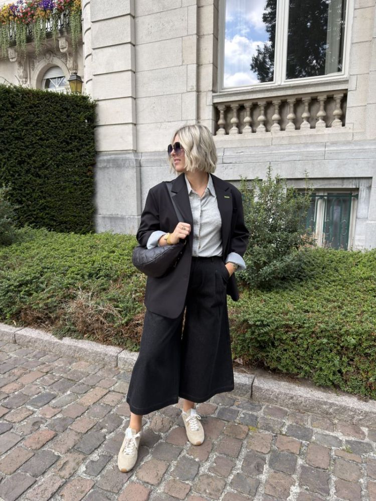 oversized in black